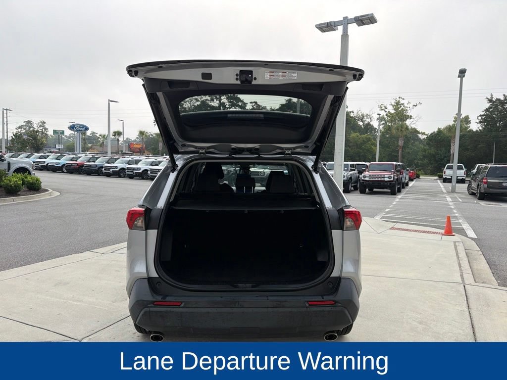 Used 2021 Toyota RAV4 XLE w/ Convenience Package FWD image 8
