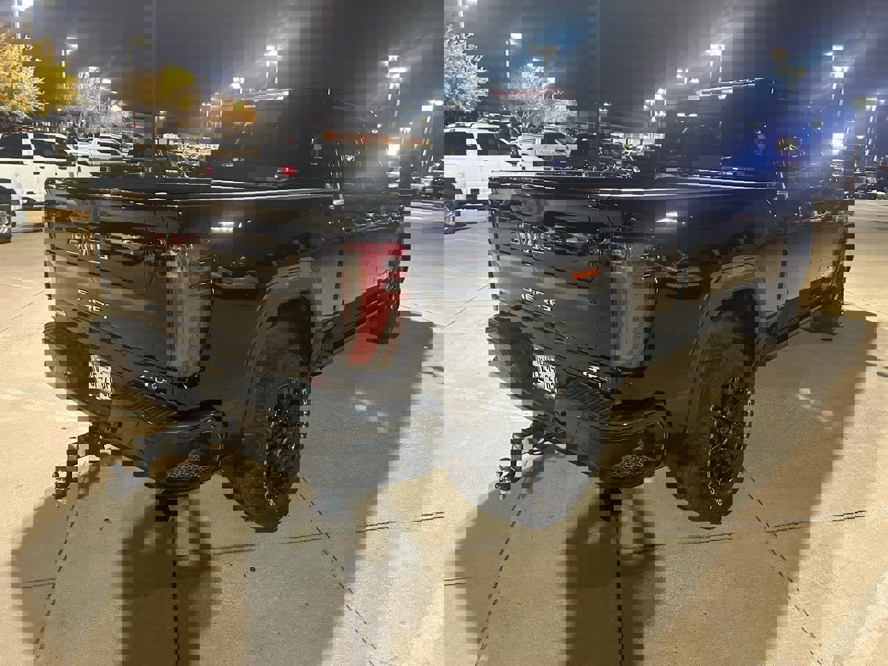 Used 2024 GMC Sierra 2500 AT4 w/ AT4 Premium Plus Package image 5