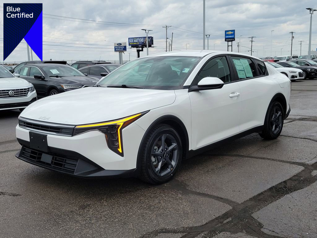 Used 2025 Kia K4 LXS image 1