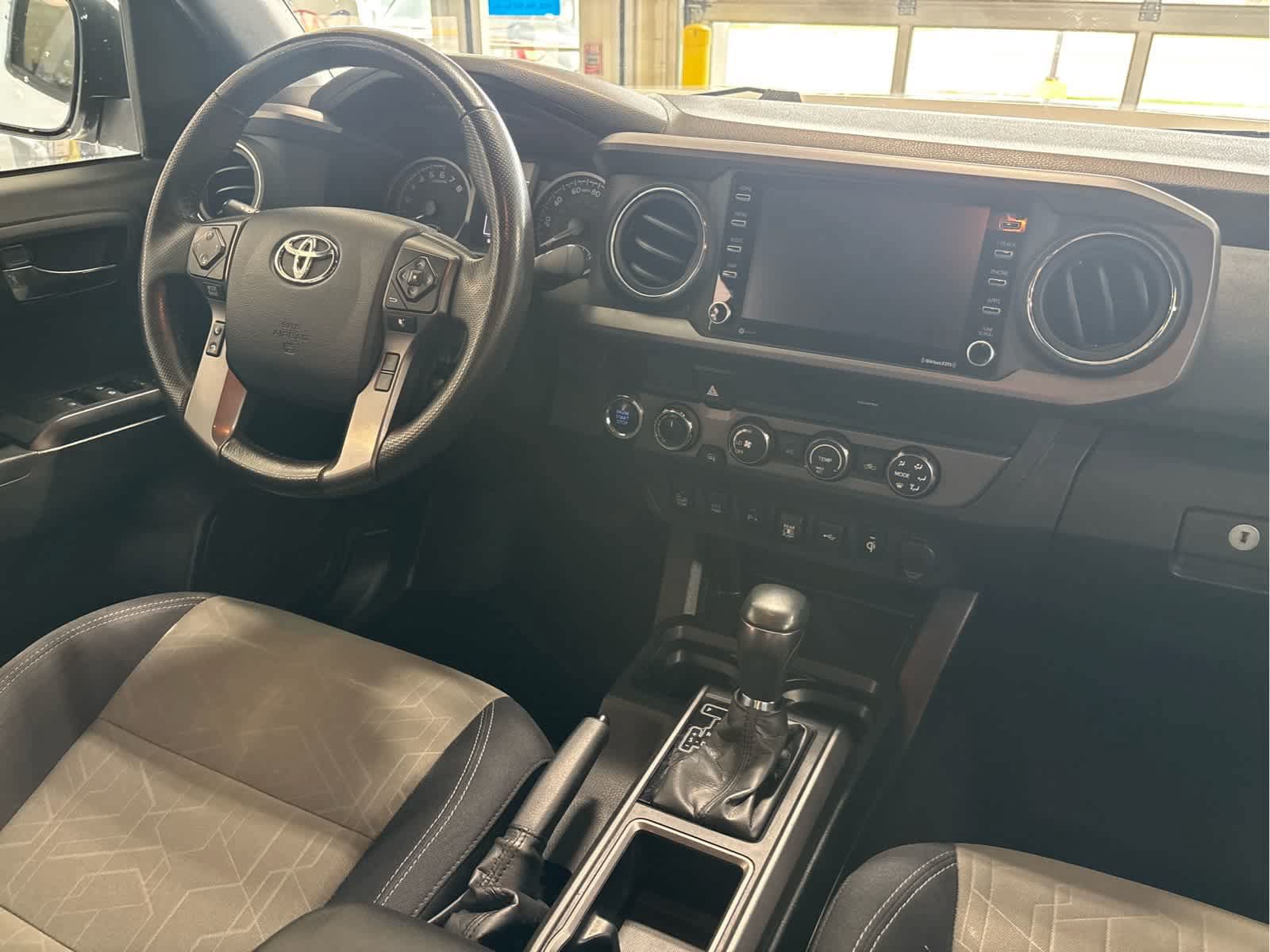 Used 2020 Toyota Tacoma TRD Off-Road w/ Technology Package AWD/4WD image 13
