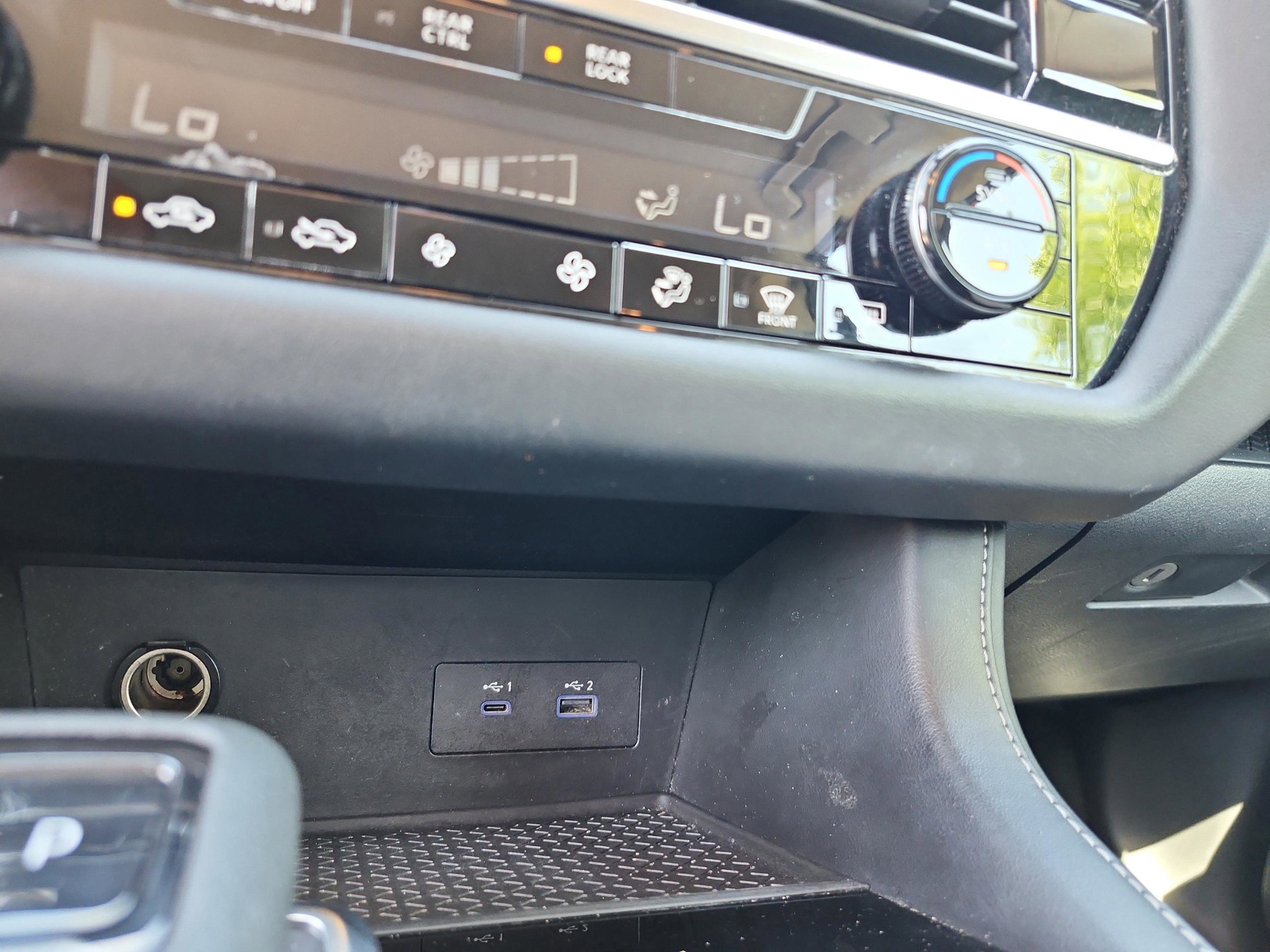 Used 2023 Nissan Pathfinder SV image 31