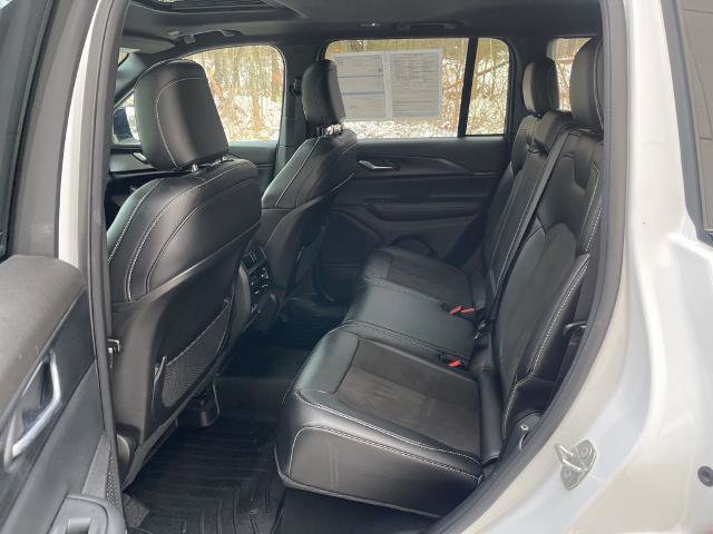 Used 2024 Jeep Grand Cherokee Altitude image 11