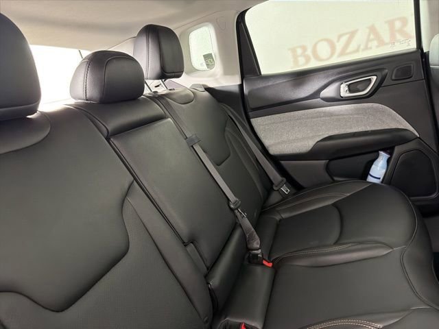 Used 2022 Jeep Compass Latitude w/ Sun and Sound Group image 18