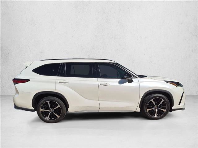 Used 2021 Toyota Highlander XSE FWD image 4