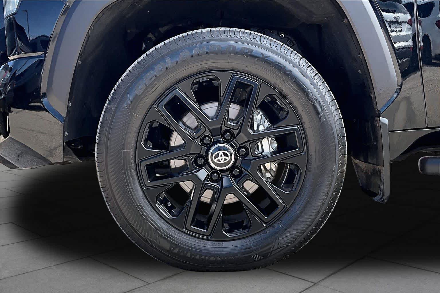 Used 2025 Toyota Tundra Limited AWD/4WD image 11