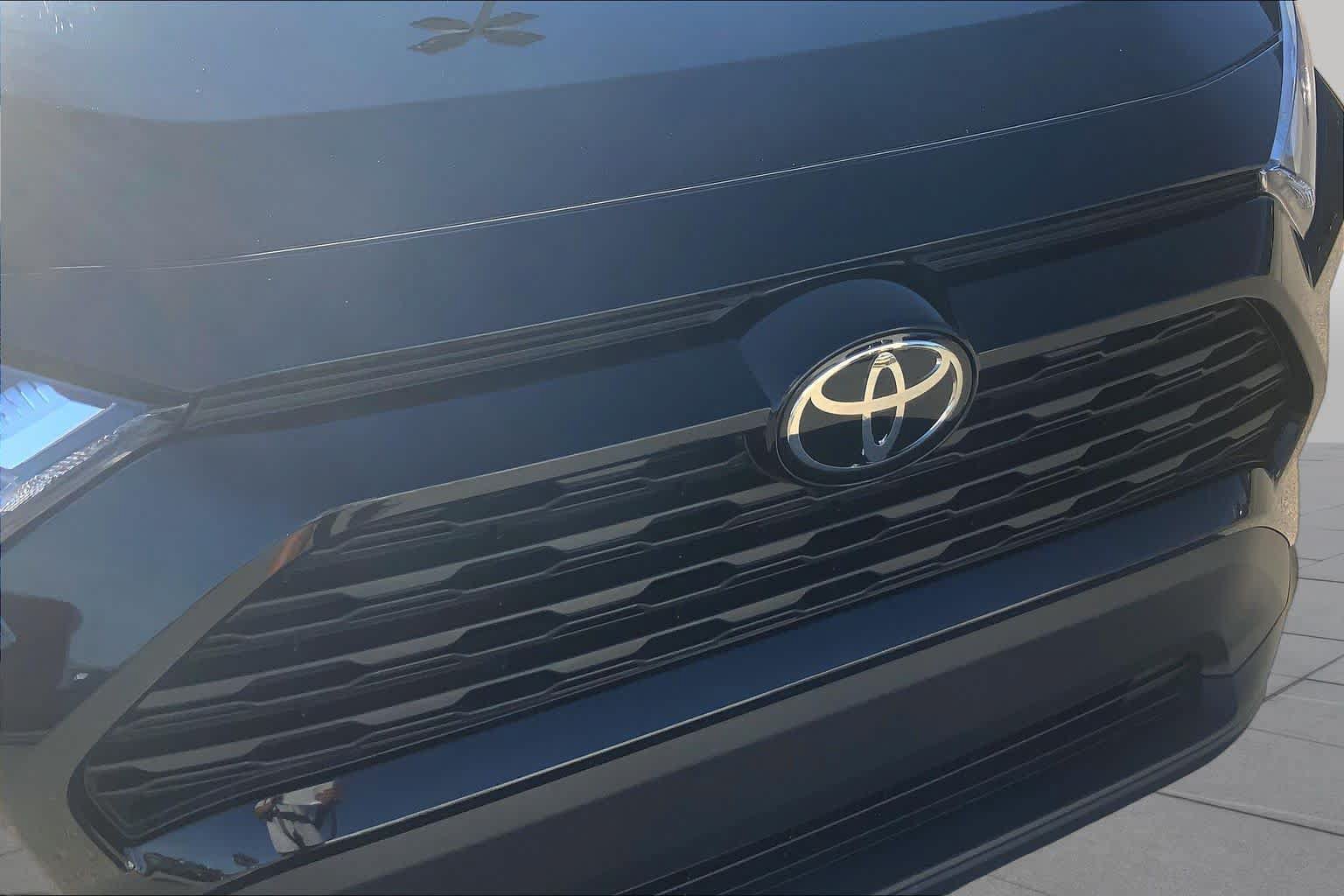 Used 2025 Toyota RAV4 XLE Premium w/ Weather Package FWD image 30