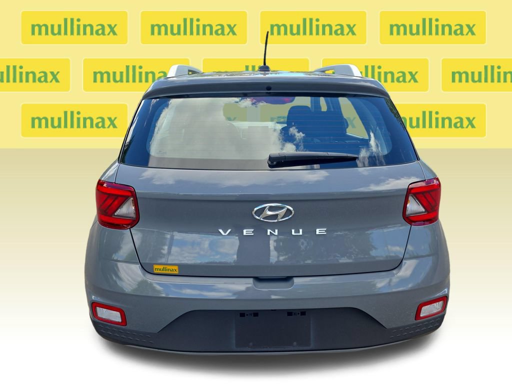 Used 2023 Hyundai Venue SEL FWD image 31
