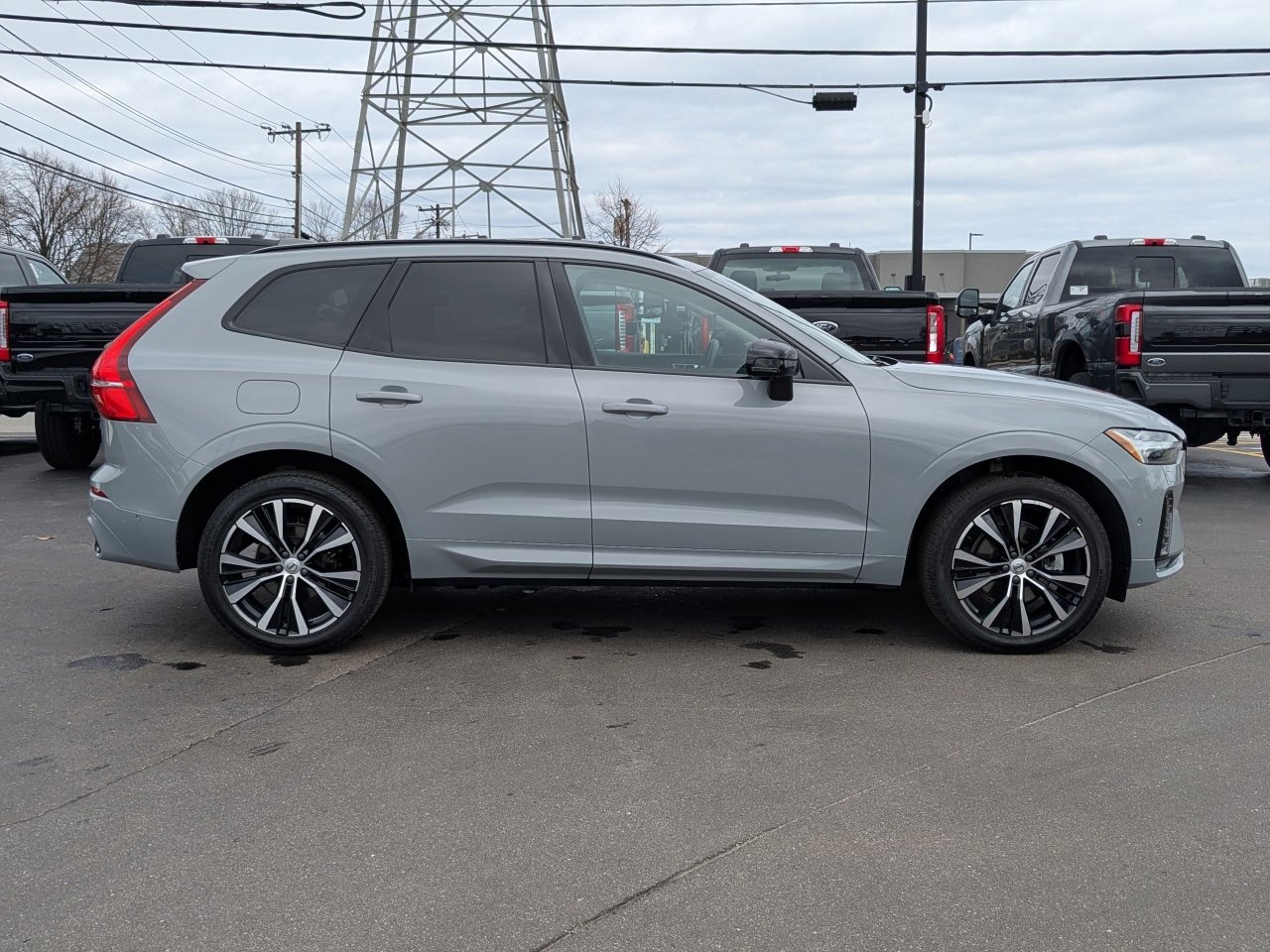 Used 2024 Volvo XC60 B5 Plus image 6