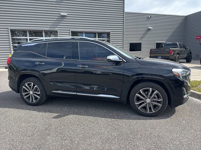 Used 2020 GMC Terrain Denali w/ Denali Premium Package FWD image 4
