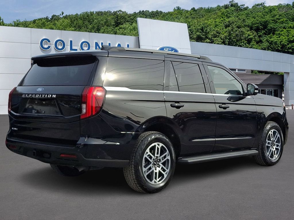 Certified 2025 Ford Expedition Active image 4