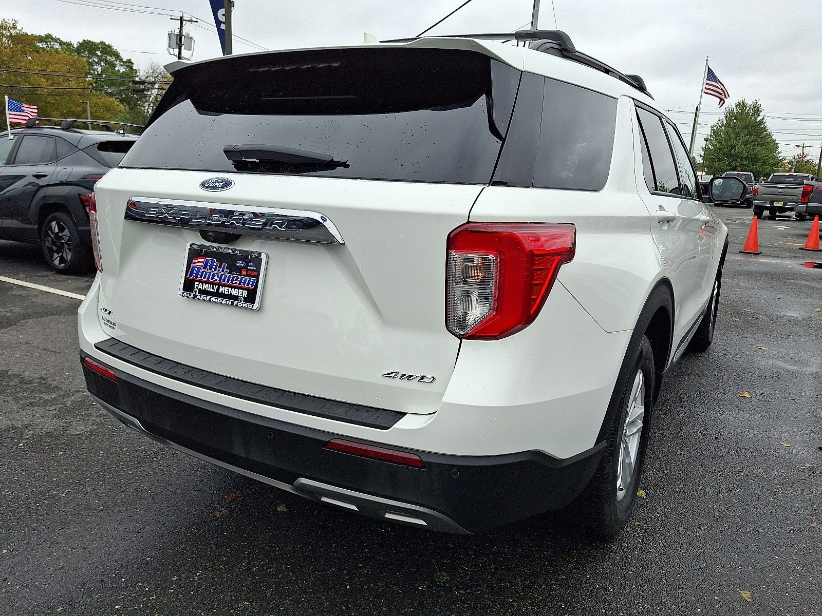 Certified 2022 Ford Explorer XLT w/ Equipment Group 202A image 4