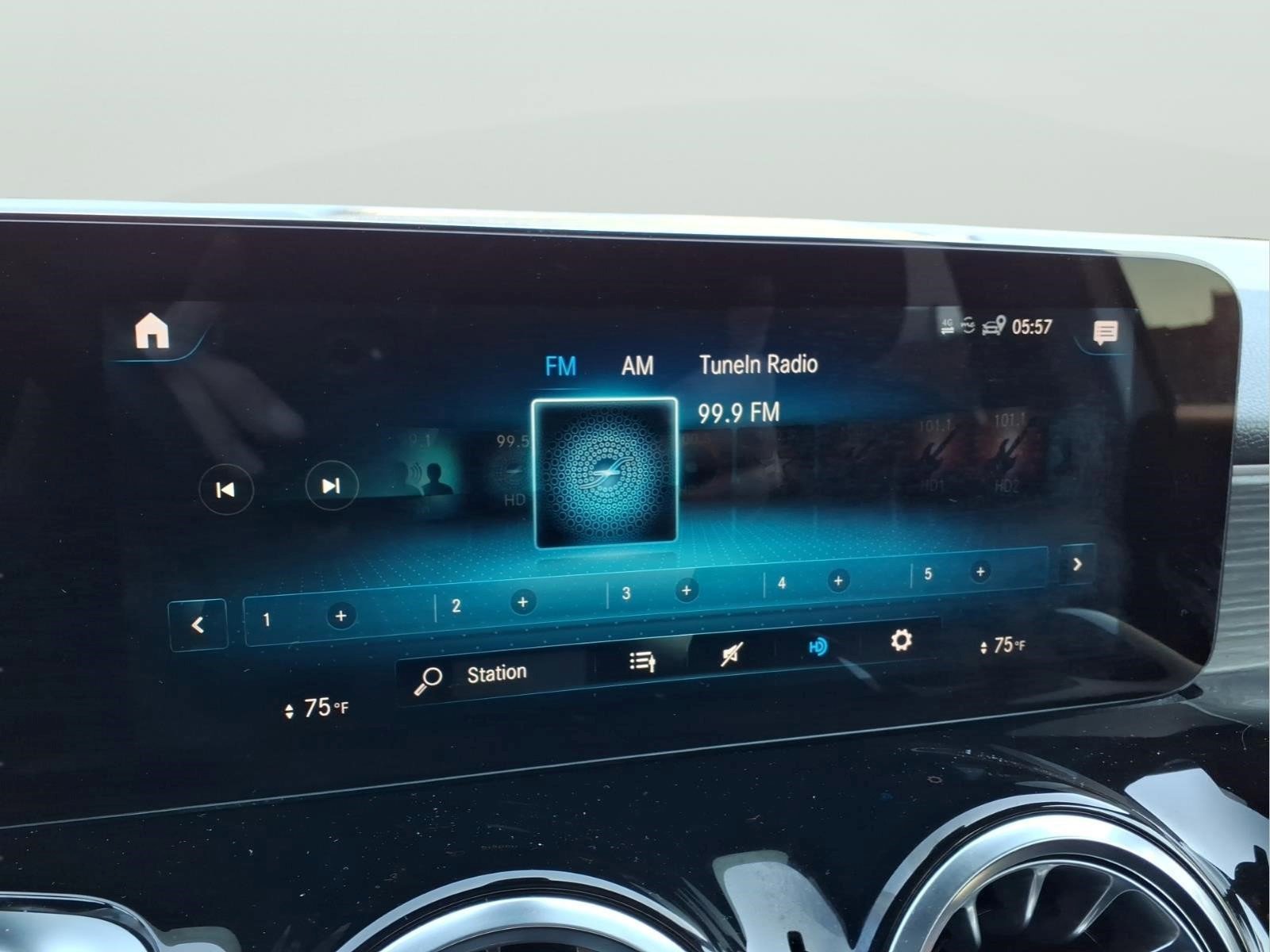 Used 2022 Mercedes-Benz GLB 250 4MATIC image 16