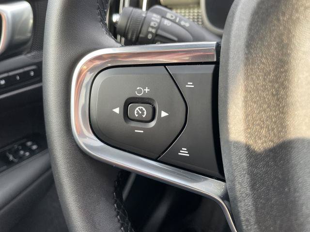 Used 2025 Volvo XC40 B5 Plus AWD/4WD image 24