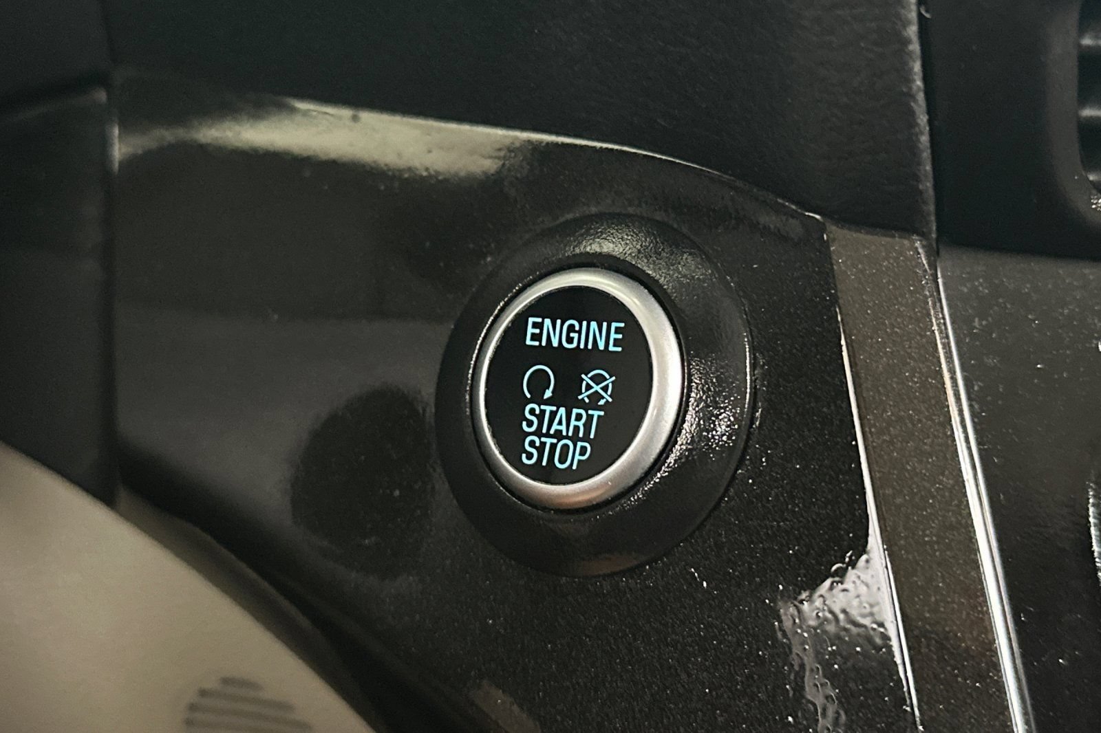 Certified 2018 Ford Escape Titanium FWD image 34
