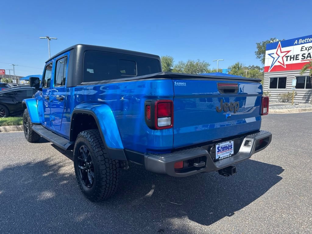 Used 2022 Jeep Gladiator Sport AWD/4WD image 3