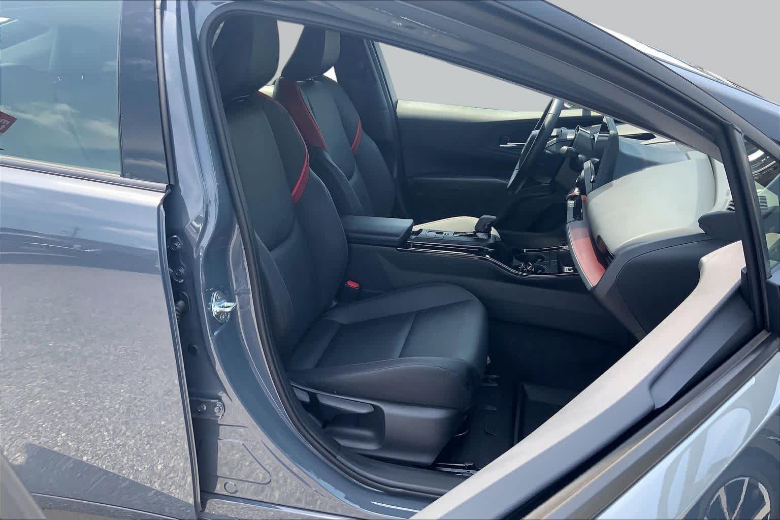 Used 2024 Toyota Prius Prime Premium FWD image 9