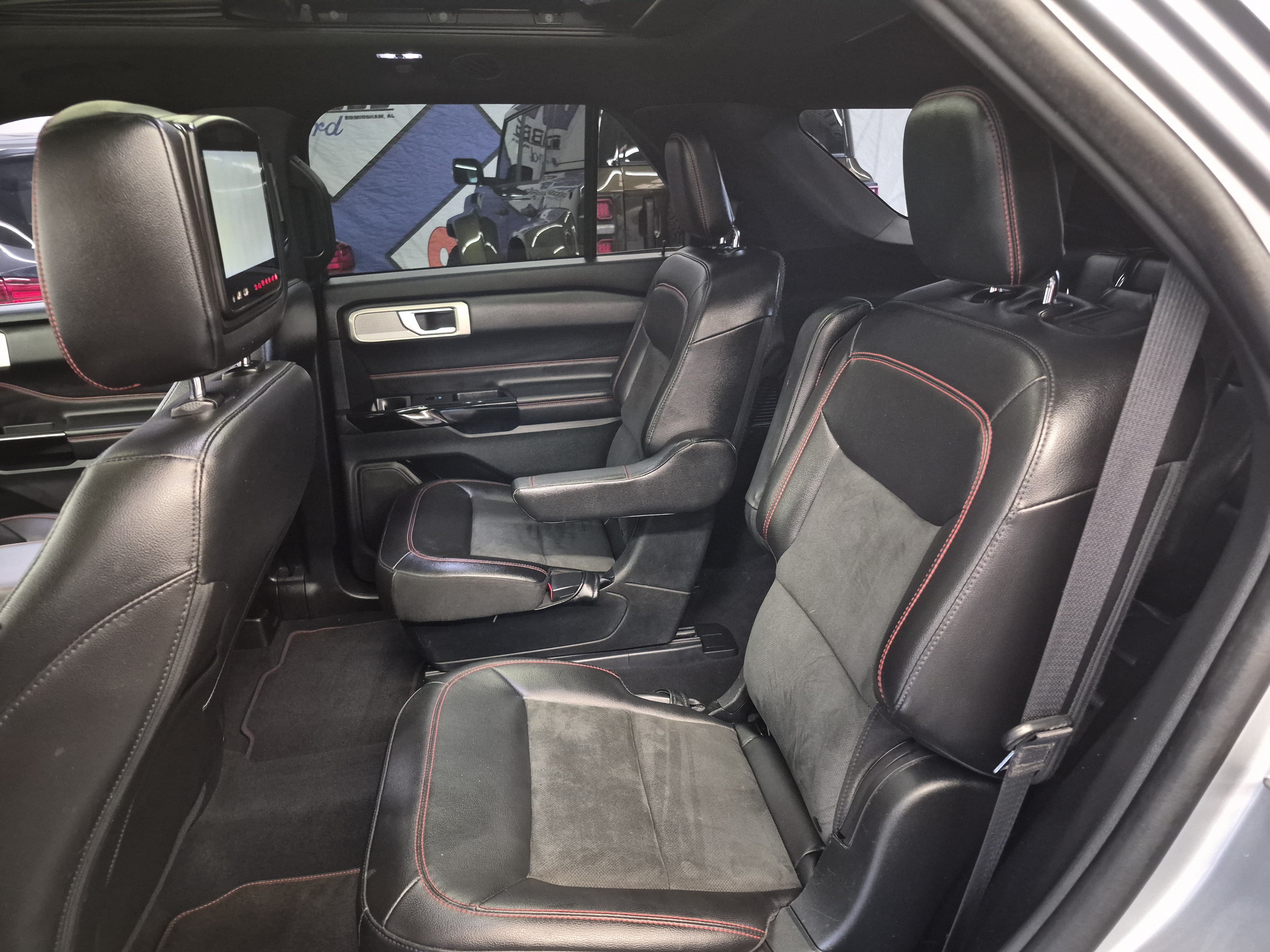 Certified 2022 Ford Explorer ST-Line w/ Class IV Trailer Tow Package AWD/4WD image 17