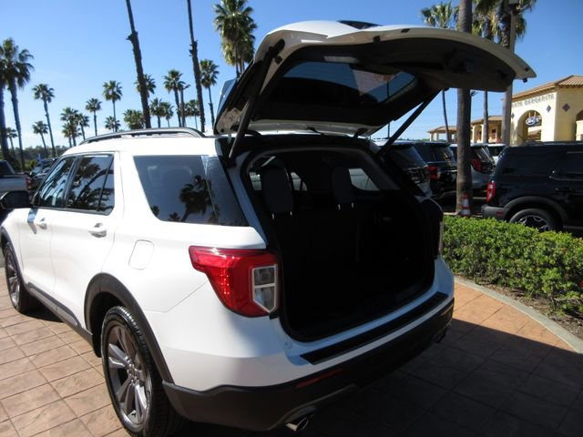 Certified 2022 Ford Explorer XLT w/ Equipment Group 202A image 6