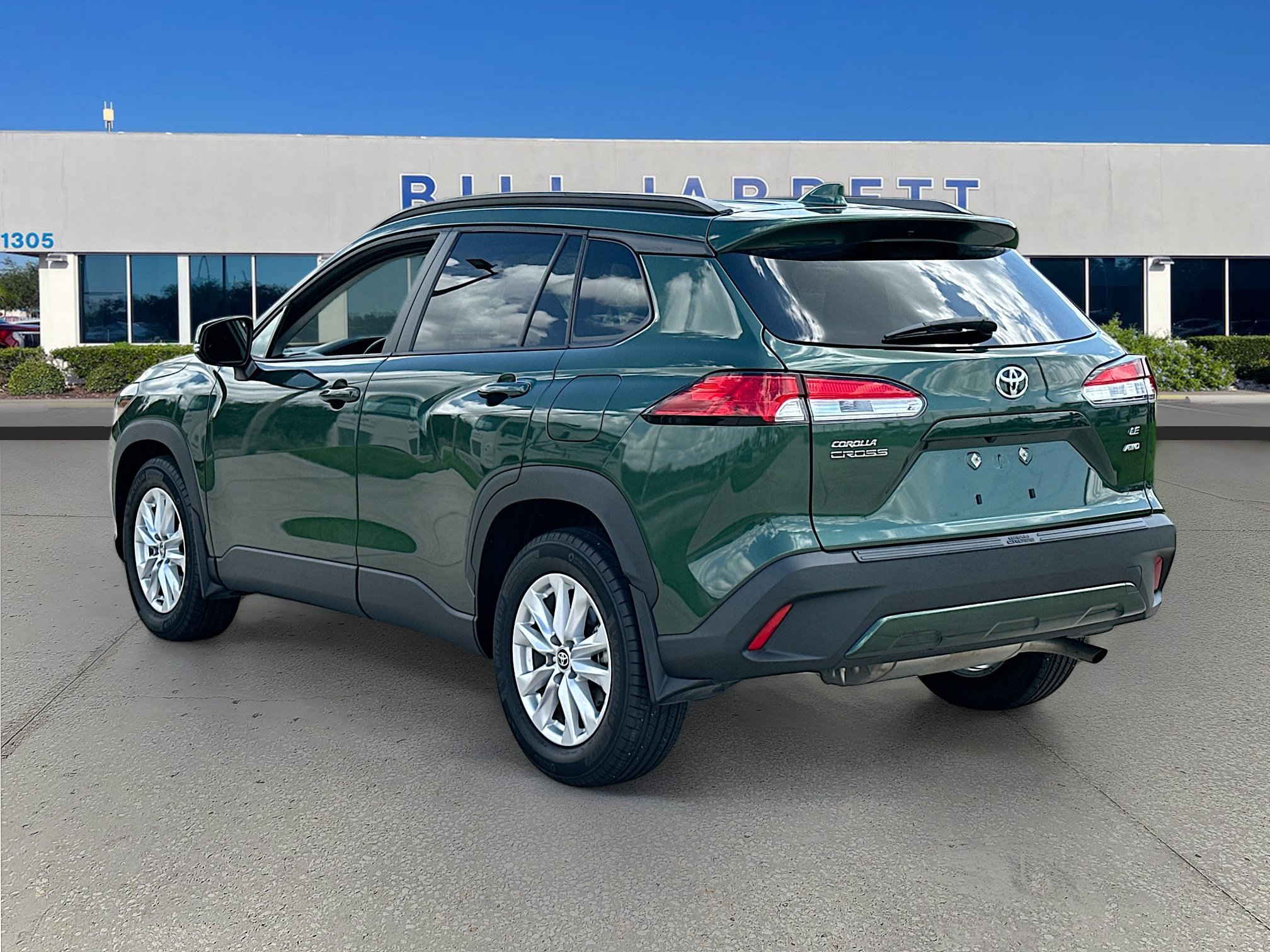 Used 2024 Toyota Corolla Cross LE w/ Moonroof Package AWD/4WD image 5