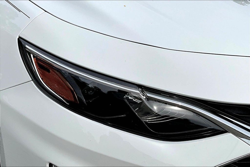 Used 2022 Chevrolet Malibu LT FWD image 34