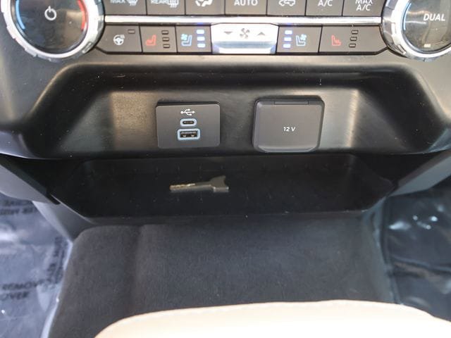 Certified 2025 Ford F250 Lariat w/ Black Appearance Package AWD/4WD image 32