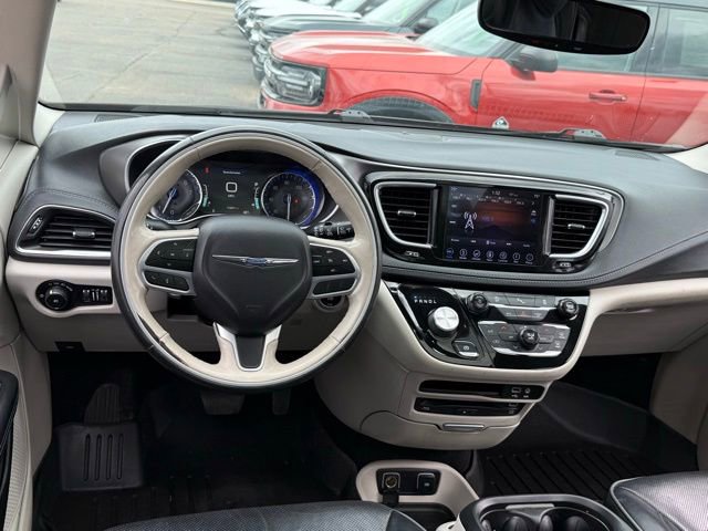 Used 2019 Chrysler Pacifica Limited FWD image 9