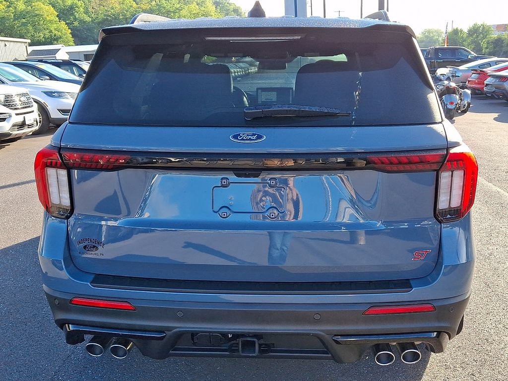 Certified 2025 Ford Explorer ST AWD/4WD image 9