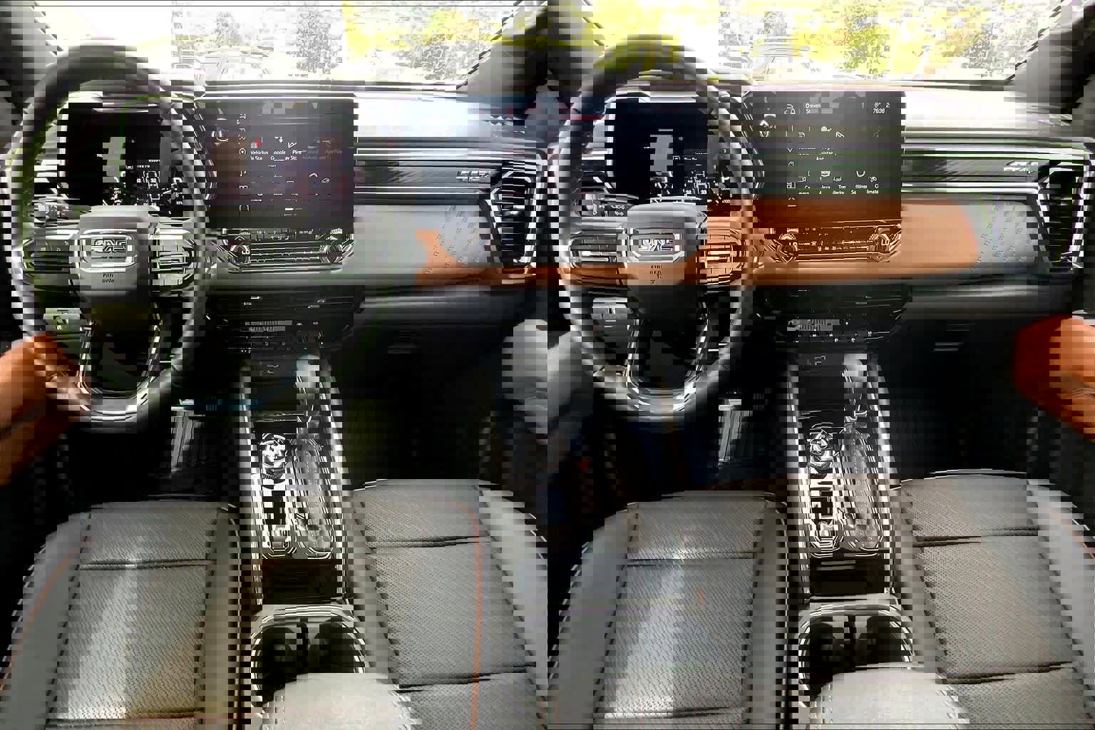 Used 2024 GMC Canyon AT4 w/ AT4 Premium Package image 10