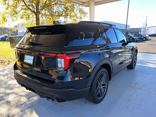 Certified 2025 Ford Explorer ST image 4