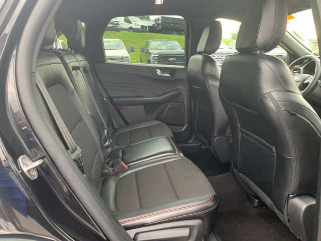 Certified 2025 Ford Escape ST-Line Select AWD/4WD image 13