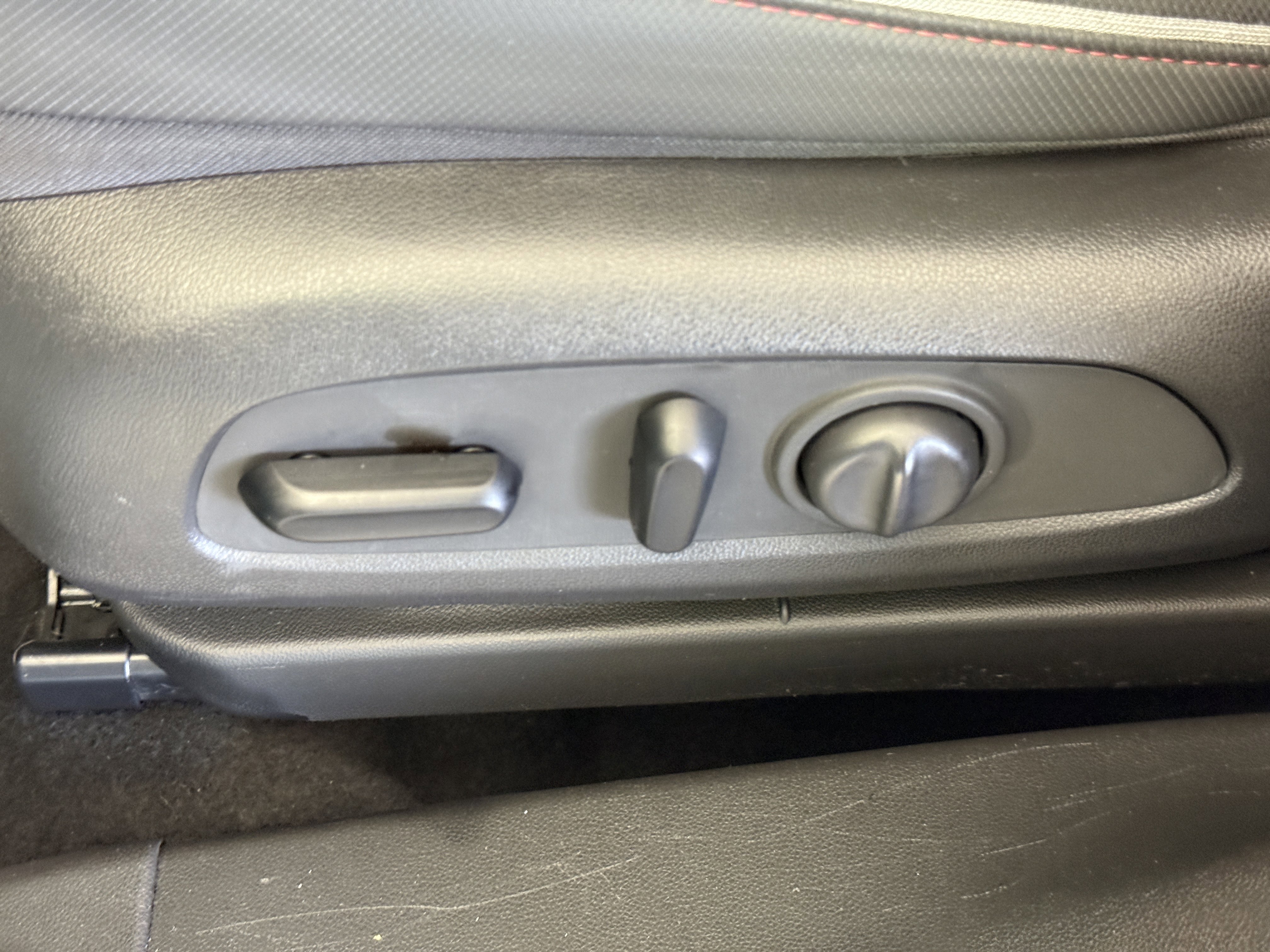 Used 2021 Chevrolet TrailBlazer RS w/ Sun and Liftgate Package image 17