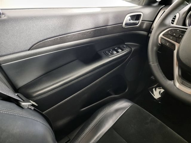 Used 2018 Jeep Grand Cherokee Altitude AWD/4WD image 30