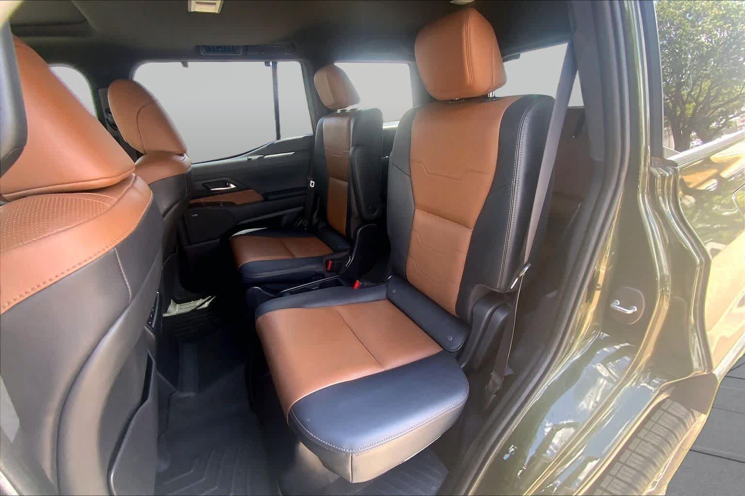 Used 2024 Lexus GX 550 w/ Accessory Package (Z1) AWD/4WD image 21