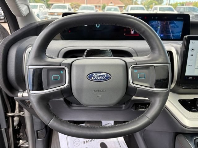 Certified 2025 Ford Expedition Active AWD/4WD image 24