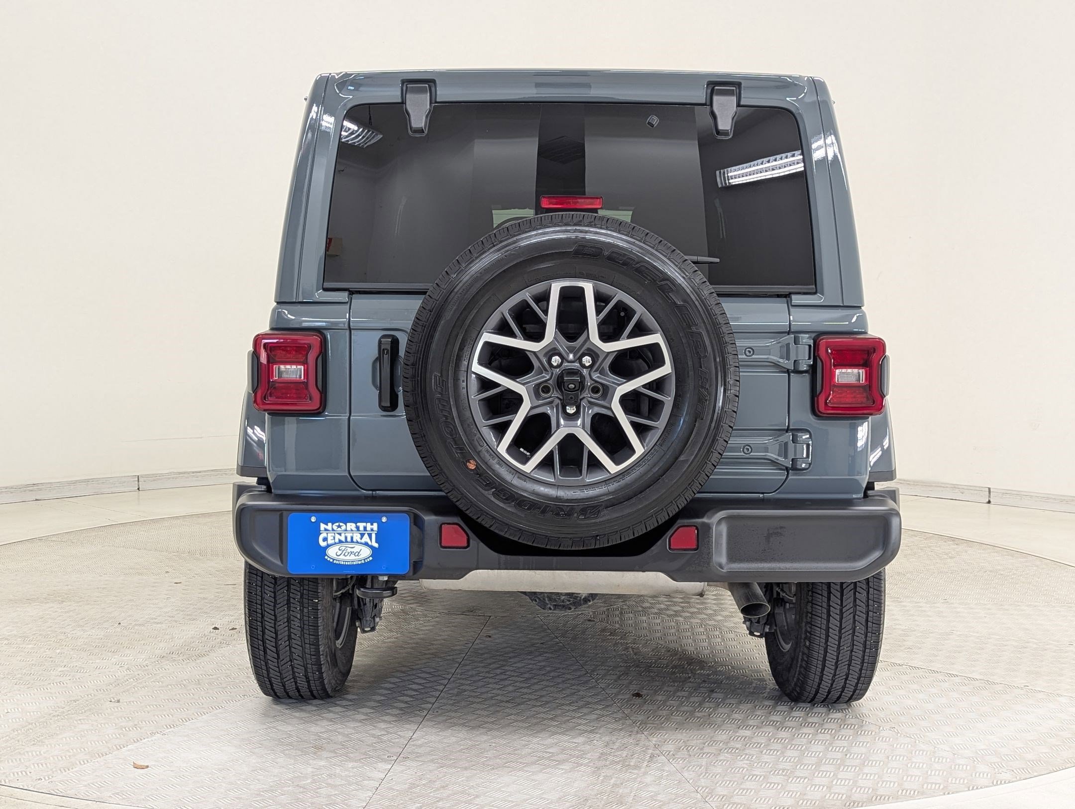 Used 2024 Jeep Wrangler Sahara image 4