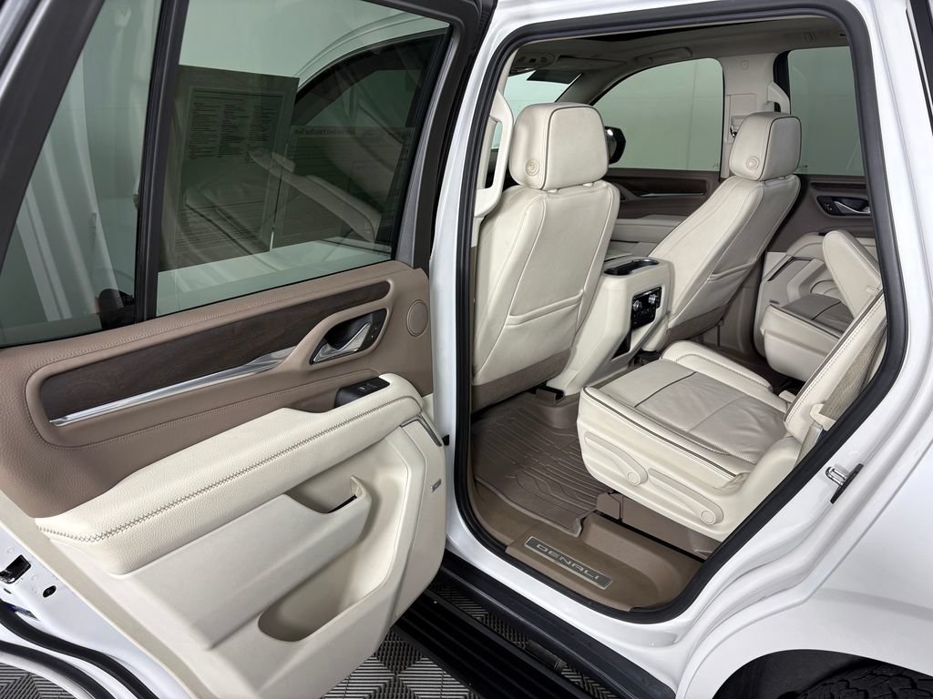 Used 2021 GMC Yukon Denali w/ Denali Premium Package AWD/4WD image 26