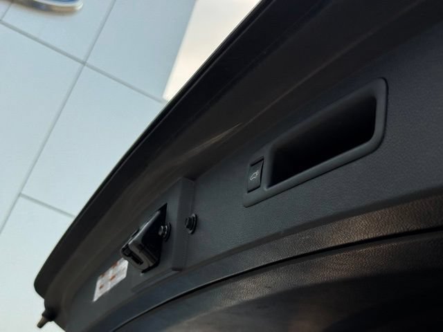 Used 2020 Toyota Highlander XLE AWD/4WD image 46