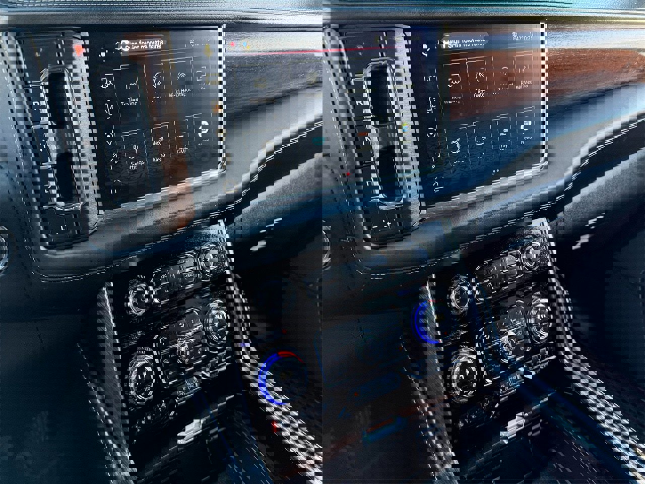 Used 2023 GMC Yukon Denali Ultimate image 16