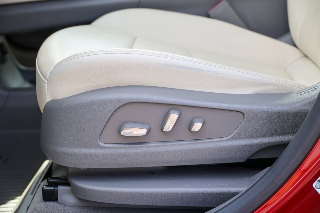 Used 2021 Cadillac XT5 Premium Luxury w/ LPO, Floor Liner Package AWD/4WD image 33