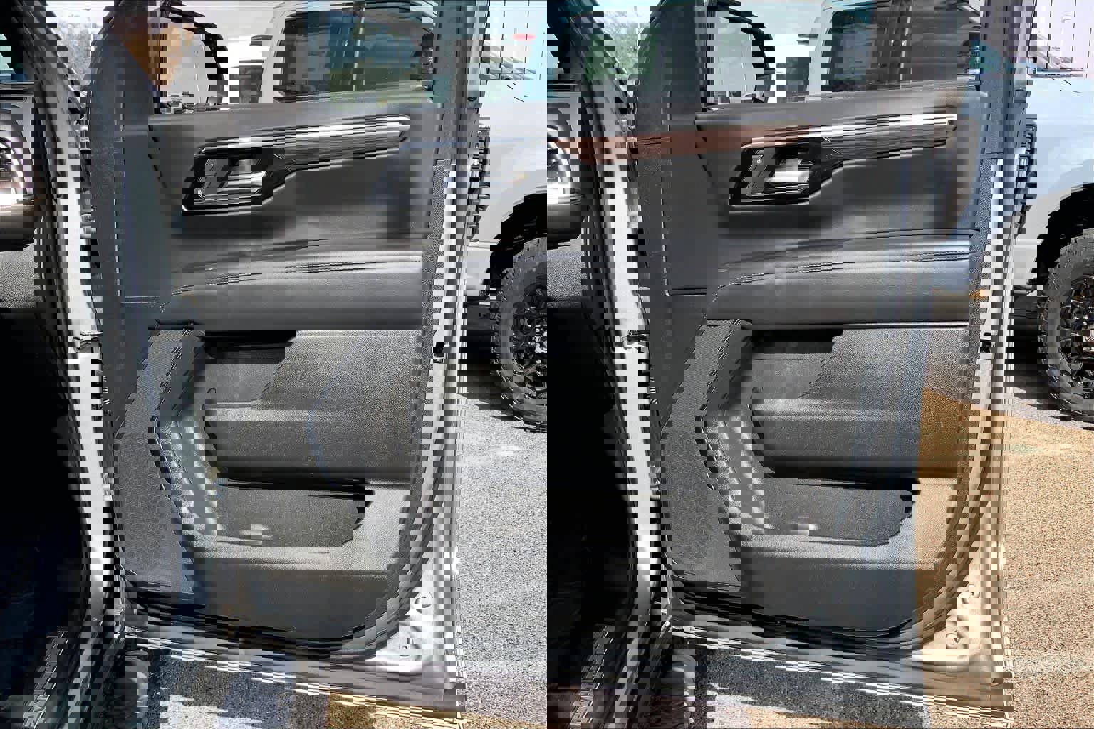 Used 2025 Chevrolet Tahoe Z71 image 23