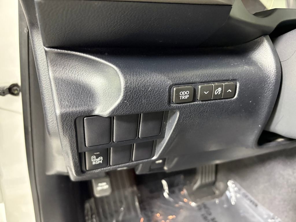Used 2016 Lexus IS 200t image 14