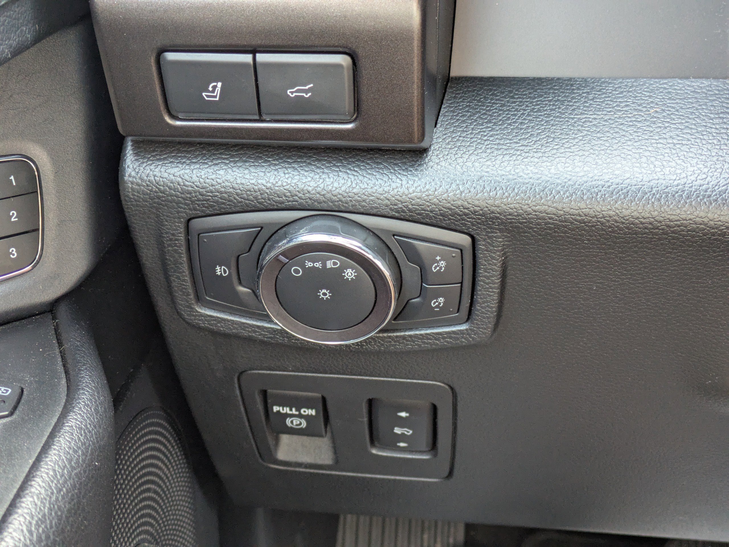 Certified 2020 Ford Expedition Limited image 29