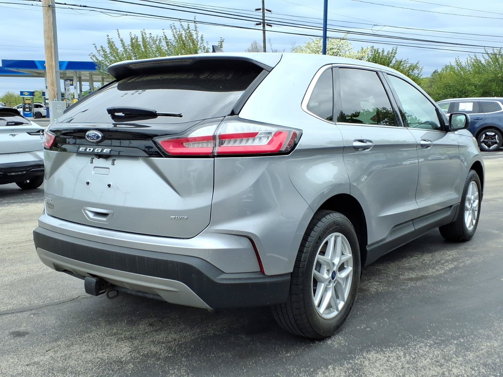 Certified 2022 Ford Edge SEL w/ Convenience Package AWD/4WD image 4