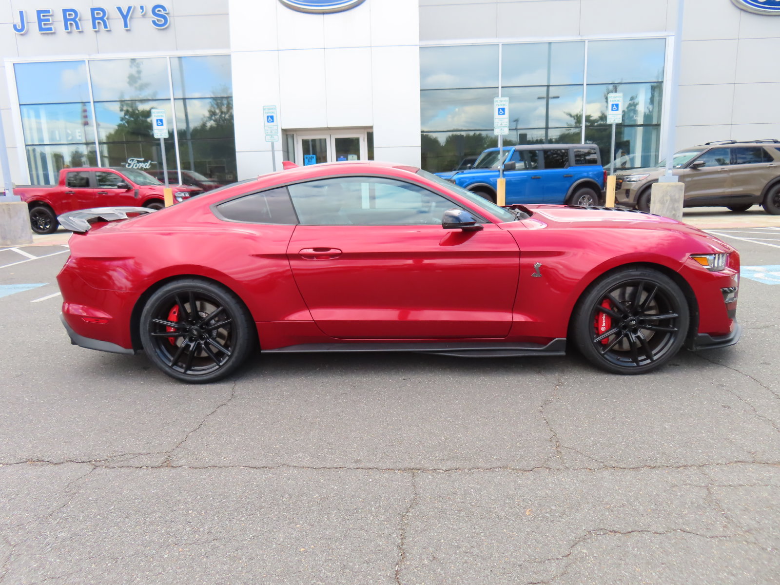 Certified 2022 Ford Mustang Shelby GT500 w/ Technology Package RWD image 4