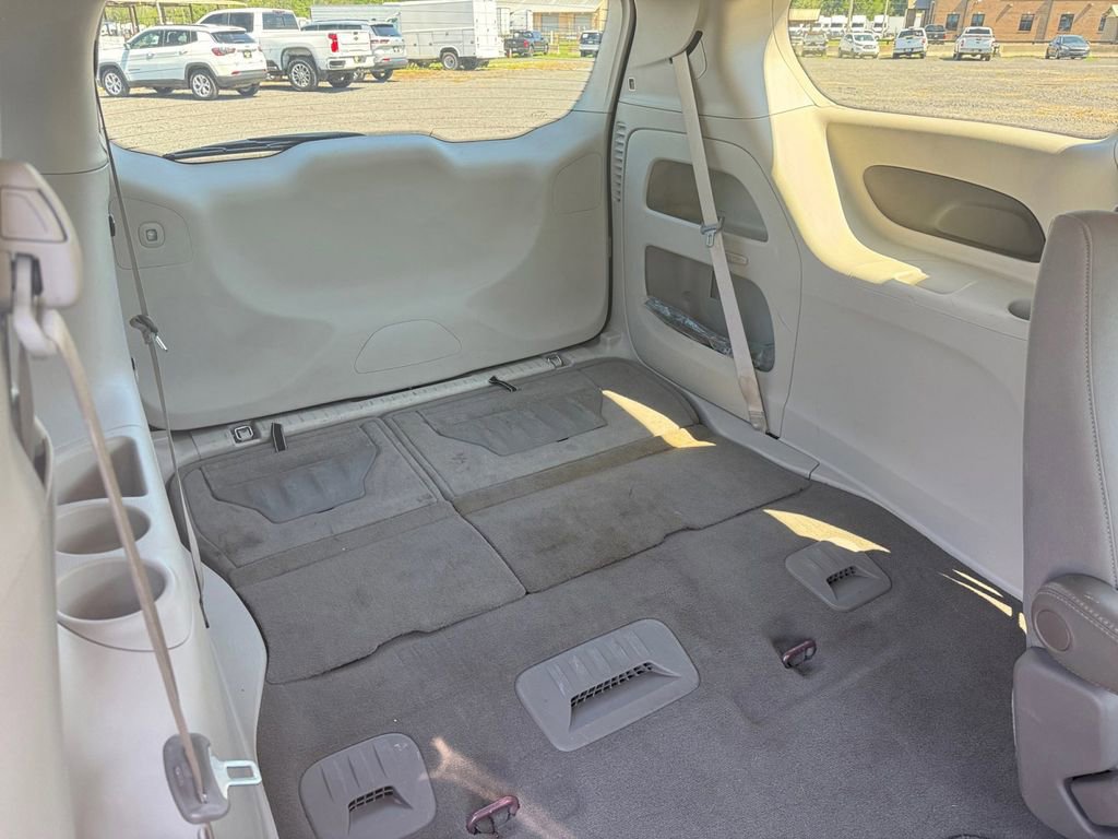 Used 2020 Chrysler Pacifica Touring w/ Advanced Safetytec Group FWD image 23