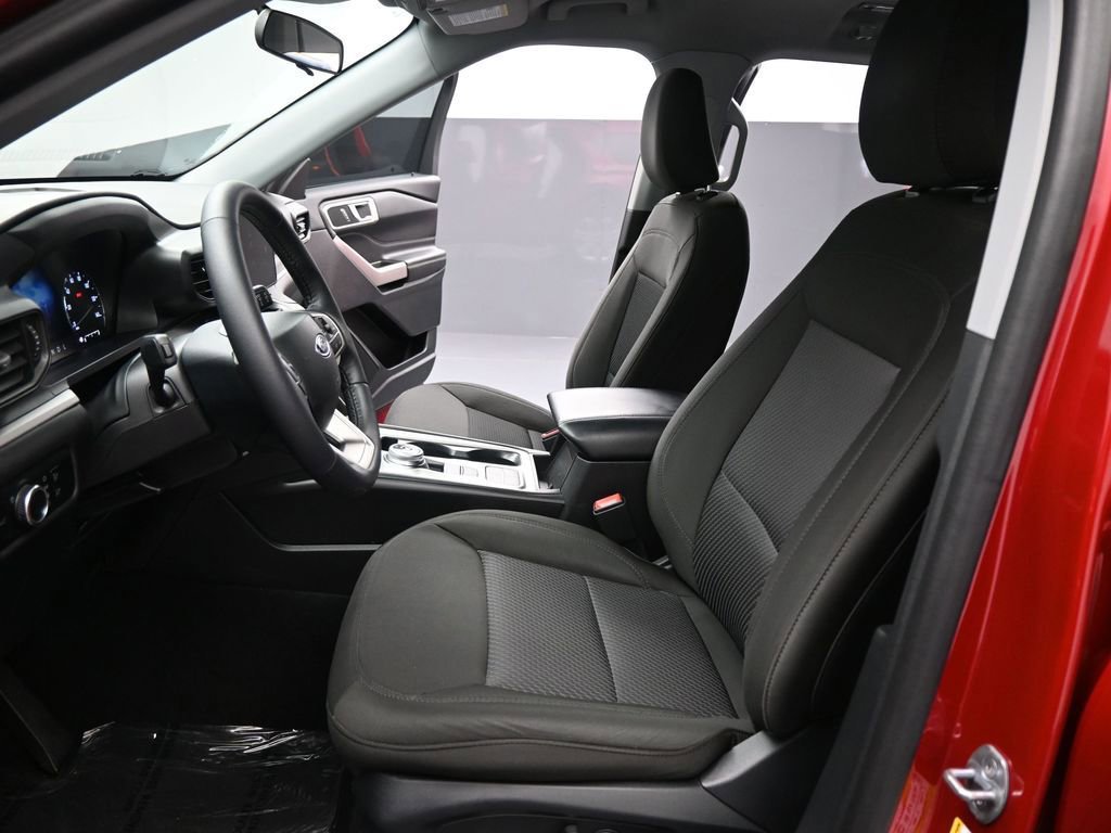 Certified 2024 Ford Explorer XLT image 37