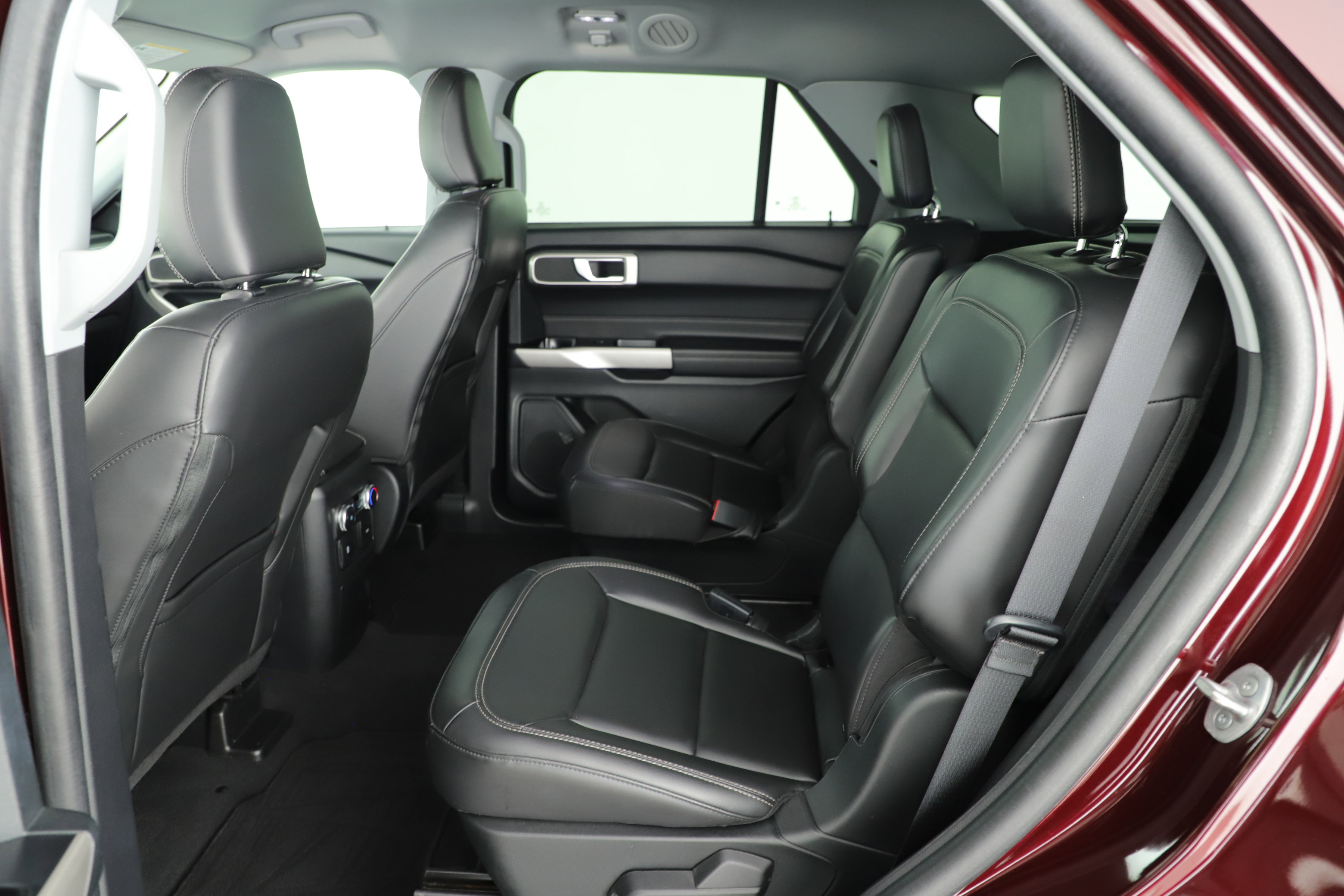 Certified 2022 Ford Explorer XLT w/ Equipment Group 202A RWD image 19