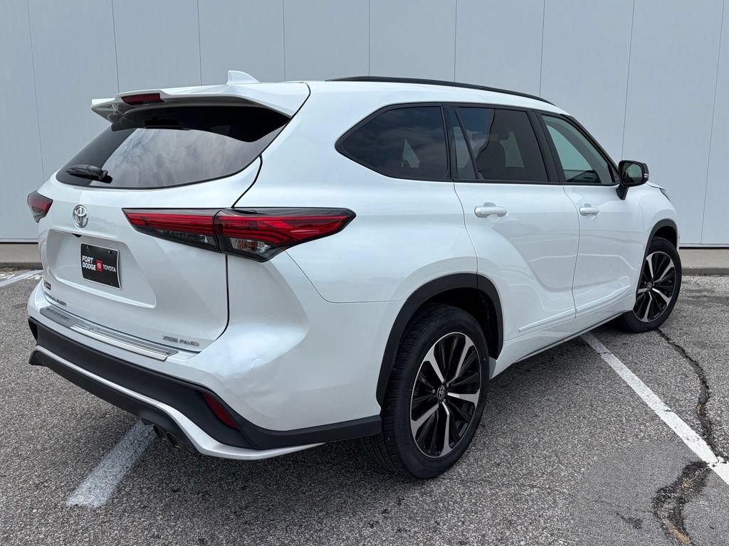 Used 2022 Toyota Highlander XSE AWD/4WD image 7