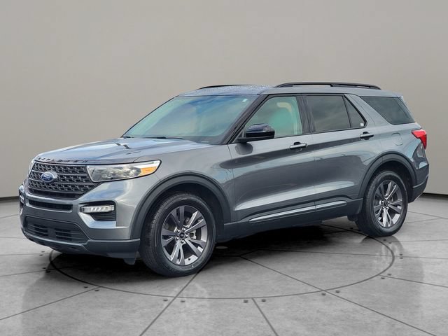 Certified 2023 Ford Explorer XLT w/ Equipment Group 202A AWD/4WD image 3