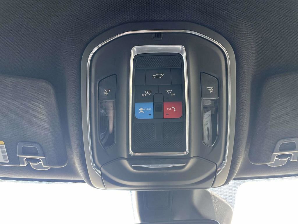 Used 2021 Jeep Grand Cherokee L Laredo image 28